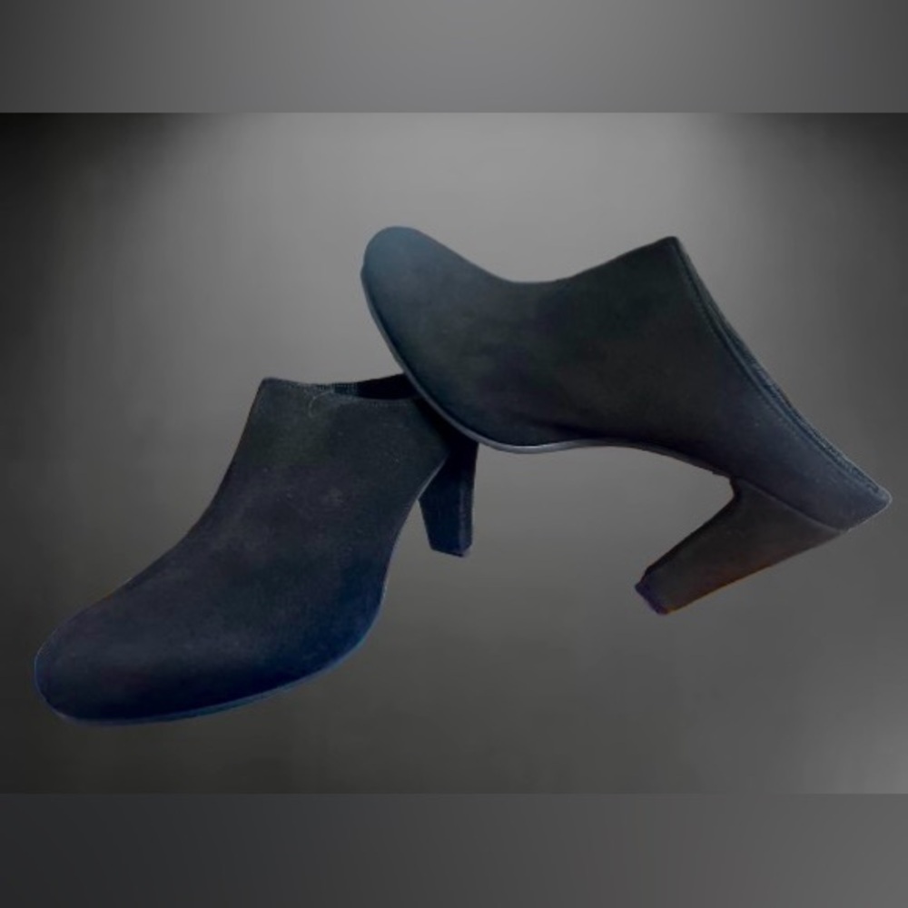 Cordani black suede mule; Wmns sz 38/7.5